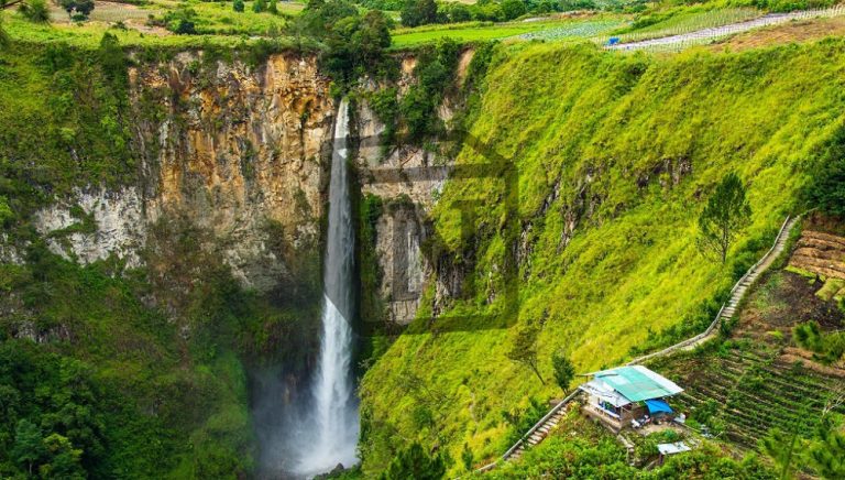 Pesona Air Terjun Sipisopiso